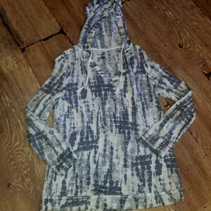 exertek Petite Tie-Dye Pullover Hoodie - Light Blue and Cream